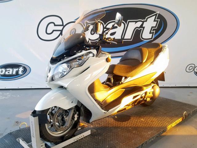 JS1CK44B2B2100841 - 2011 SUZUKI AN400 A WHITE photo 2