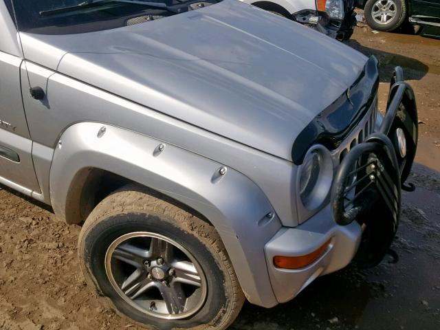 1J4GL38K14W186710 - 2004 JEEP LIBERTY RE SILVER photo 9