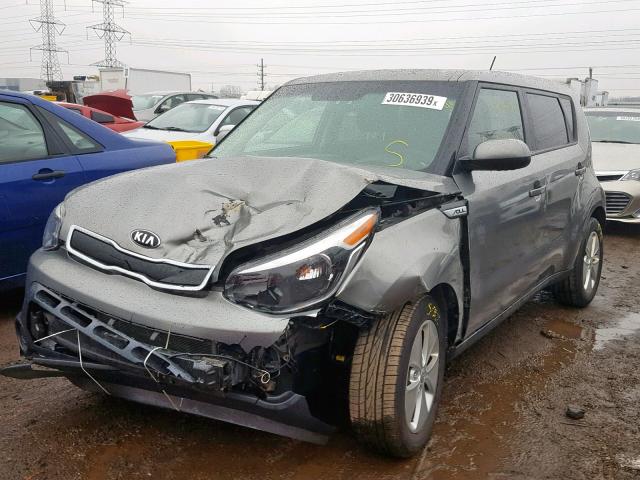 KNDJN2A21F7119743 - 2015 KIA SOUL GRAY photo 2