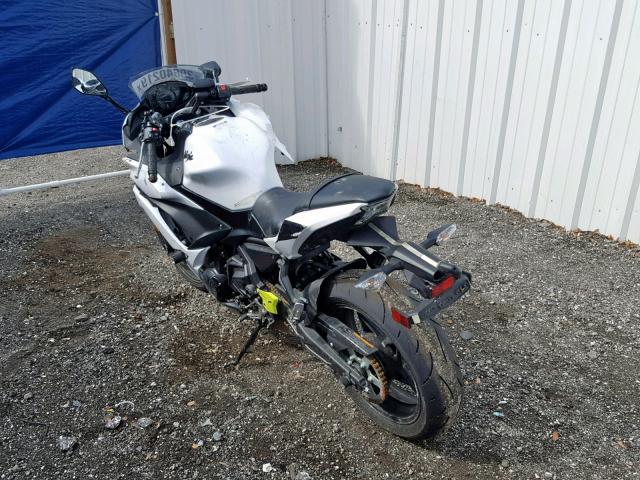 JKAEXEJ11HDA01830 - 2017 KAWASAKI EX650 J WHITE photo 3