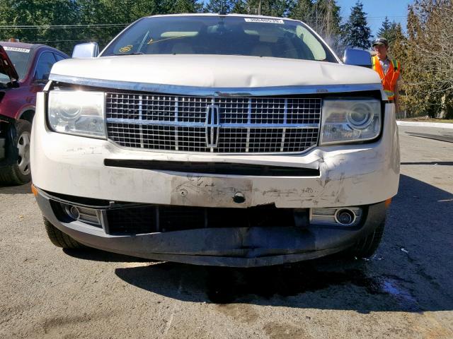 2LMDU68C87BJ16272 - 2007 LINCOLN MKX WHITE photo 9