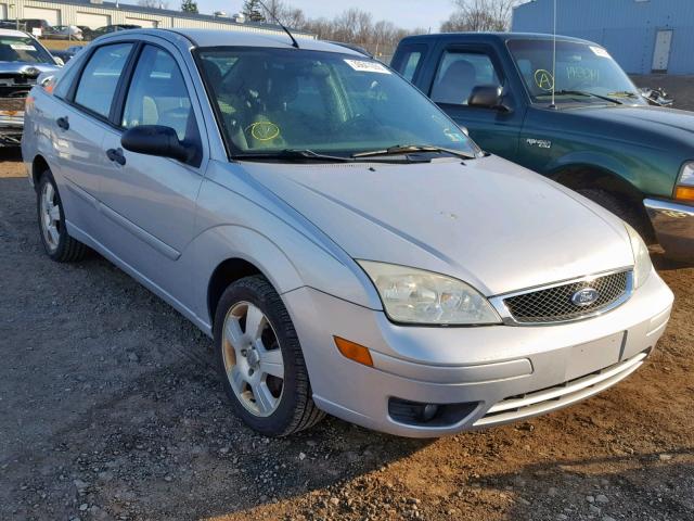 1FAHP34N06W244152 - 2006 FORD FOCUS ZX4 GRAY photo 1