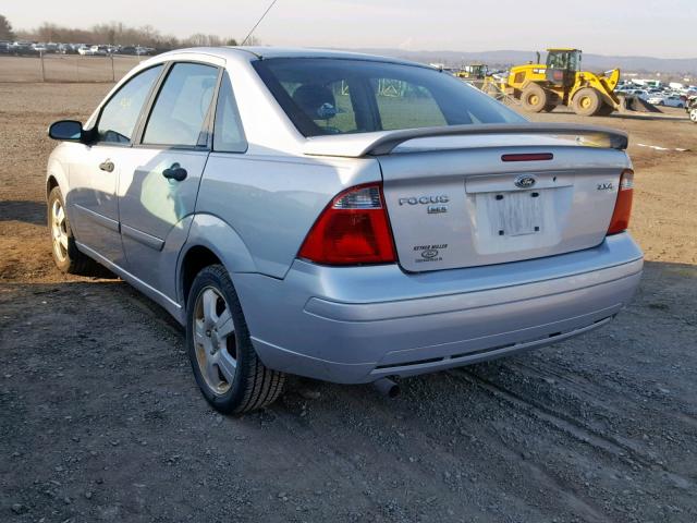 1FAHP34N06W244152 - 2006 FORD FOCUS ZX4 GRAY photo 3