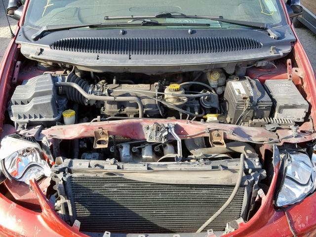 2C4GP44362R616543 - 2002 CHRYSLER TOWN & COU MAROON photo 7