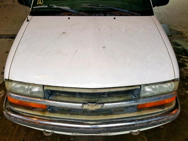 1GNDT13W11K244848 - 2001 CHEVROLET BLAZER WHITE photo 7