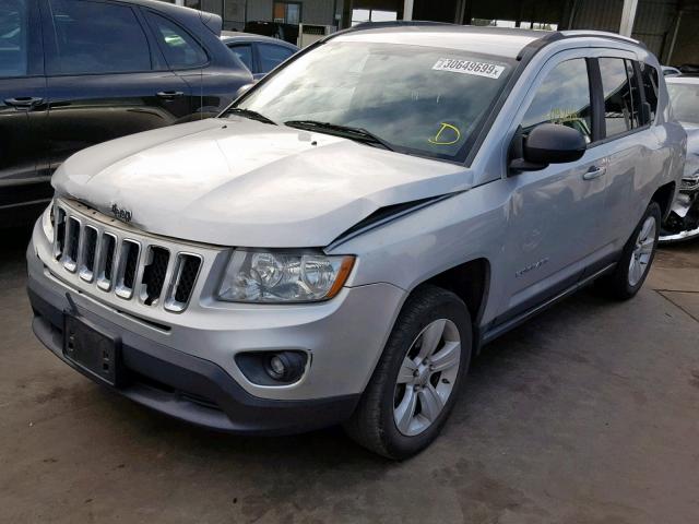 1C4NJCBA0CD556915 - 2012 JEEP COMPASS SP Күміс фото 2