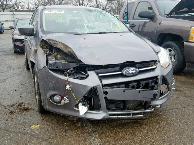 1FAHP3F26CL391012 - 2012 FORD FOCUS SE GRAY photo 1