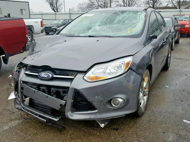 1FAHP3F26CL391012 - 2012 FORD FOCUS SE GRAY photo 2