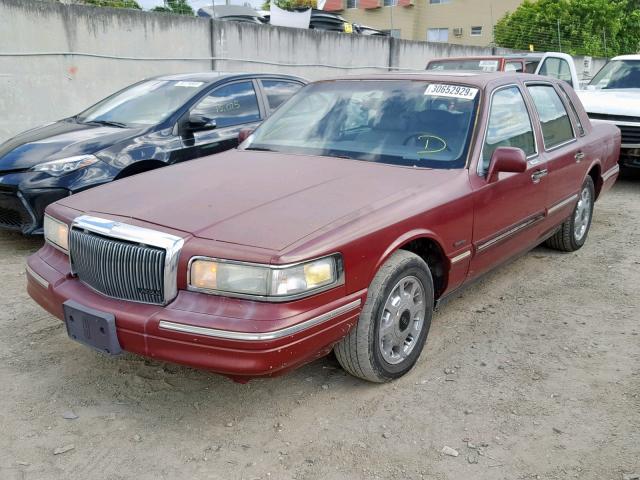 1LNLM82W9VY709239 - 1997 LINCOLN TOWN CAR S RED photo 2