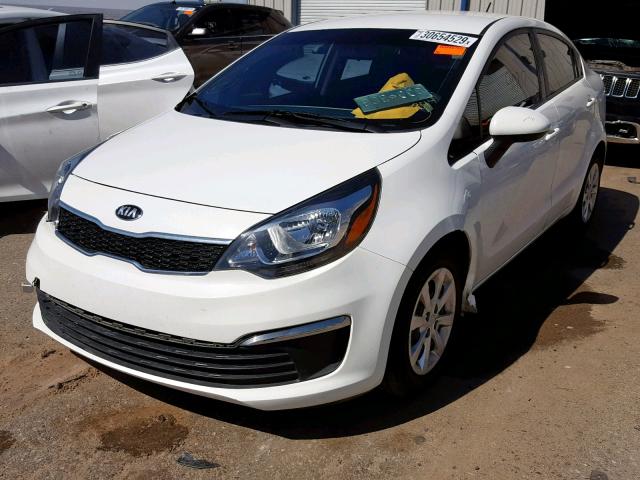 KNADN4A30G6681543 - 2016 KIA RIO EX WHITE photo 2