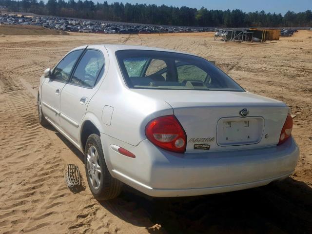 JN1CA31D11T817980 - 2001 NISSAN MAXIMA GXE WHITE photo 3