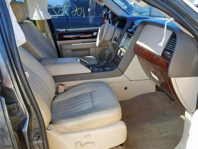 5LMFU28R44LJ32933 - 2004 LINCOLN NAVIGATOR 石墨色 照片 5