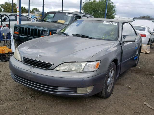 JT8BF28G2W5039221 - 1998 LEXUS ES 300 GRAY photo 2