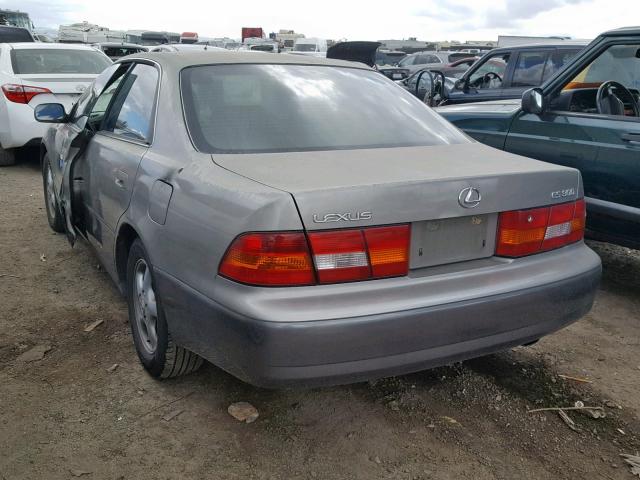 JT8BF28G2W5039221 - 1998 LEXUS ES 300 GRAY photo 3