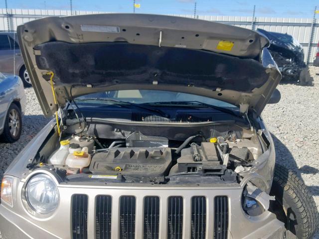 1J4FF47B39D158565 - 2009 JEEP COMPASS SP GOLD photo 7