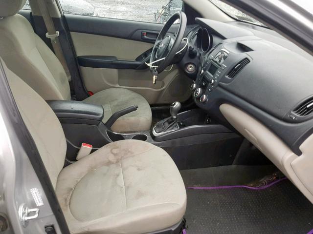 KNAFU5A20C5530338 - 2012 KIA FORTE EX SILVER photo 5