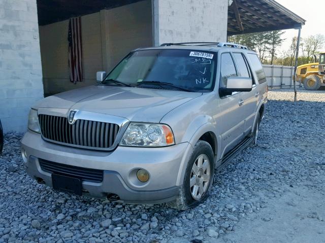 5LMFU28R23LJ03574 - 2003 LINCOLN NAVIGATOR Gümüş foto 2