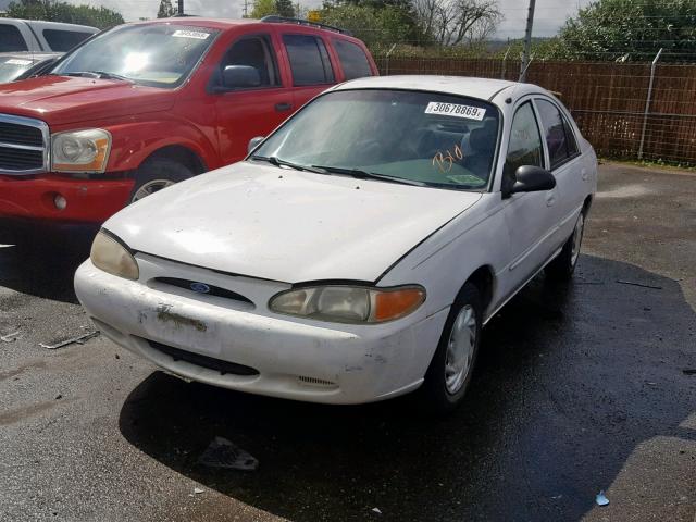 1FAFP13P4WW320485 - 1998 FORD ESCORT SE WHITE photo 2