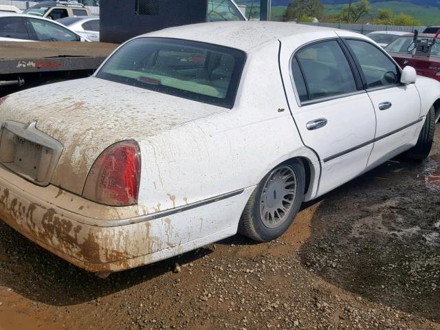 1LNHM83W02Y641414 - 2002 LINCOLN TOWN CAR C WHITE photo 4