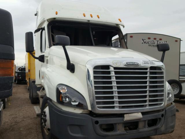 3AKJGLD50FSGT2866 - 2015 FREIGHTLINER CASCADIA 1 WHITE photo 1