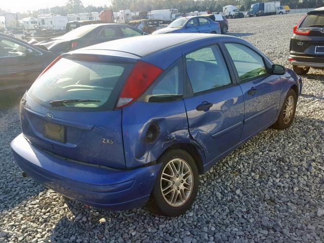 3FAFP37304R124658 - 2004 FORD FOCUS ZX5 BLUE photo 4