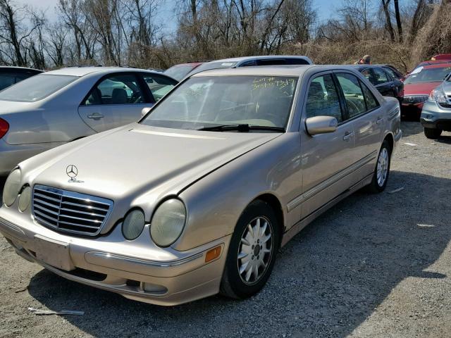 WDBJF65J6YB161832 - 2000 MERCEDES-BENZ E 320 GOLD photo 2