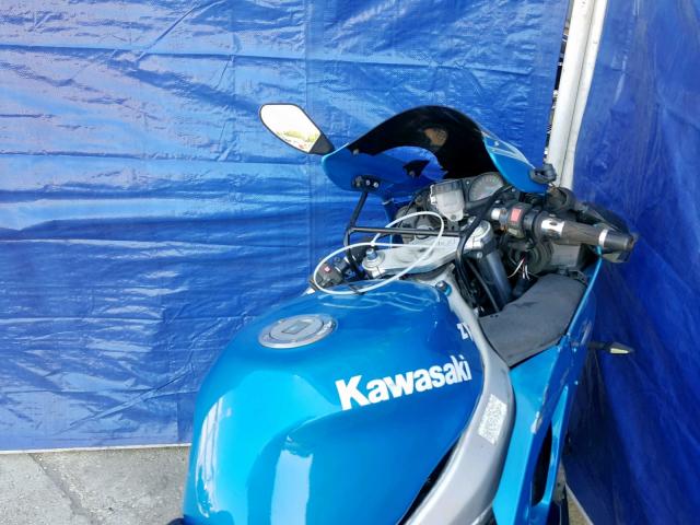 JKAZX4J111A031667 - 2001 KAWASAKI ZX600 J1 BLUE photo 5