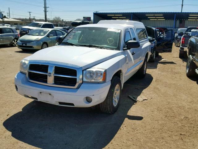 1D7HE42K07S112909 - 2007 DODGE DAKOTA SLT WHITE photo 2