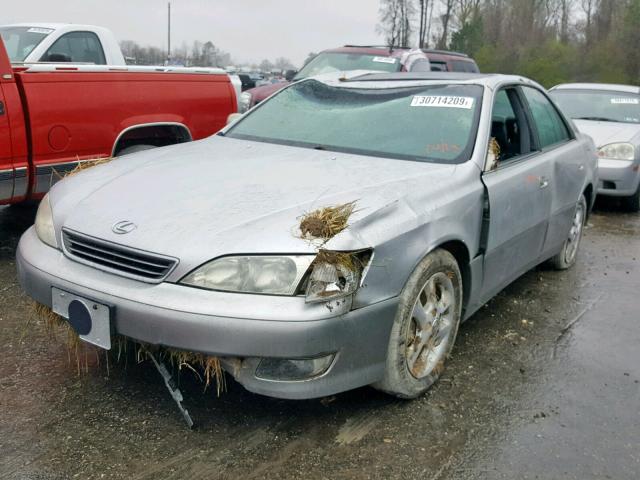 JT8BF28G9Y5078634 - 2000 LEXUS ES 300 WHITE photo 2