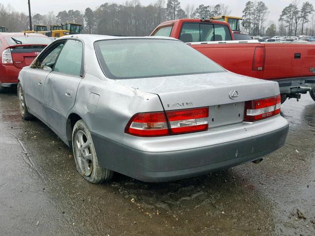 JT8BF28G9Y5078634 - 2000 LEXUS ES 300 WHITE photo 3