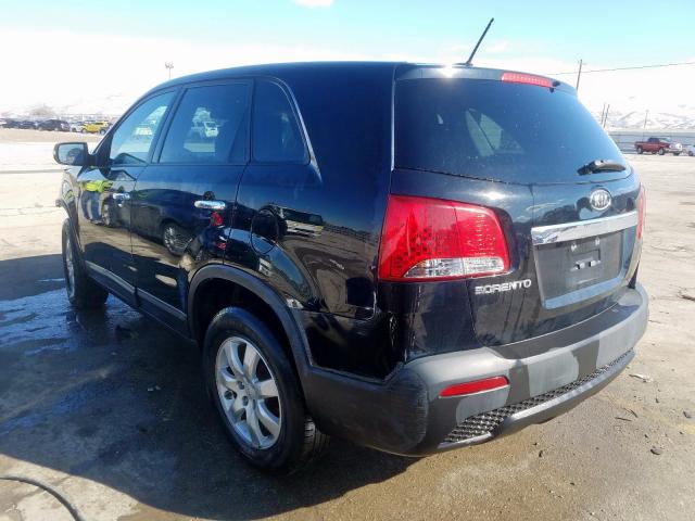 5XYKT3A16BG109066 - 2011 KIA SORENTO BASE  photo 3