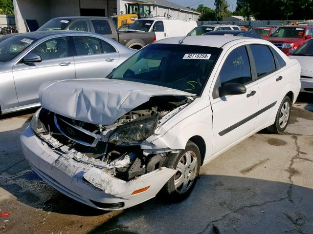 1FAFP34N46W105150 - 2006 FORD FOCUS ZX4 WHITE photo 2