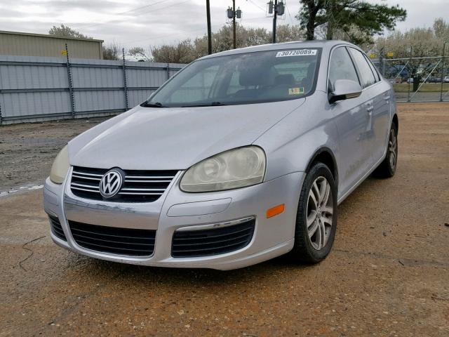 3VWSF71KX6M744983 - 2006 VOLKSWAGEN JETTA 2.5 SILVER photo 2