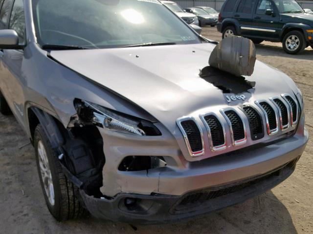 1C4PJMCX4JD578575 - 2018 JEEP CHEROKEE L GRAY photo 9