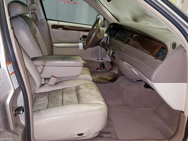 1LNHM81W72Y618649 - 2002 LINCOLN TOWN CAR E BEIGE photo 5