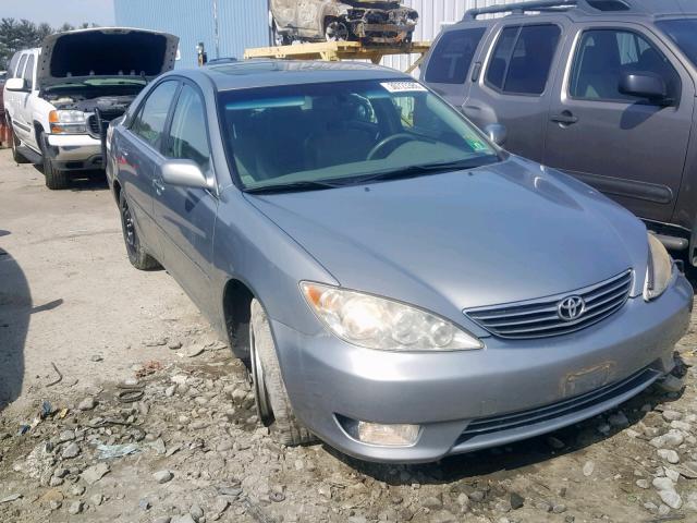 JTDBE30K263063380 - 2006 TOYOTA CAMRY XLE SILVER photo 1