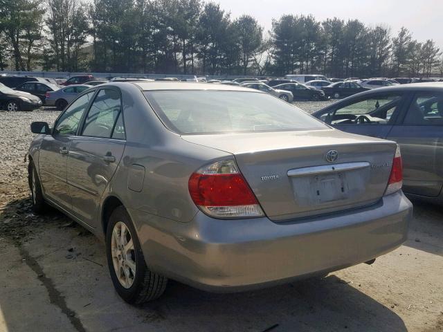 JTDBE30K263063380 - 2006 TOYOTA CAMRY XLE SILVER photo 3