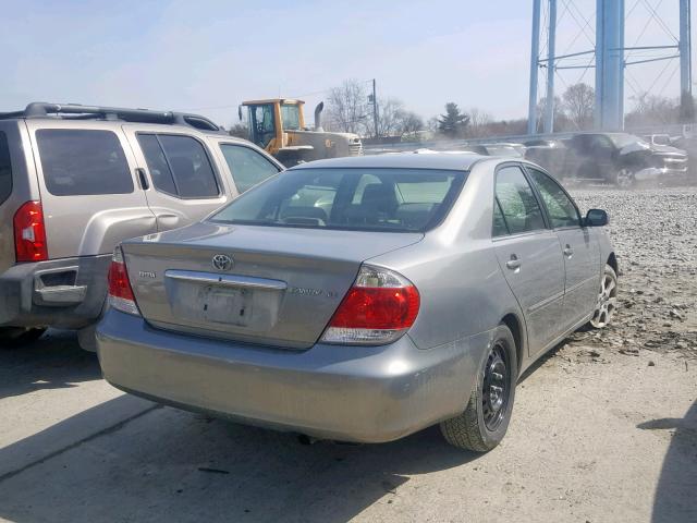 JTDBE30K263063380 - 2006 TOYOTA CAMRY XLE SILVER photo 4