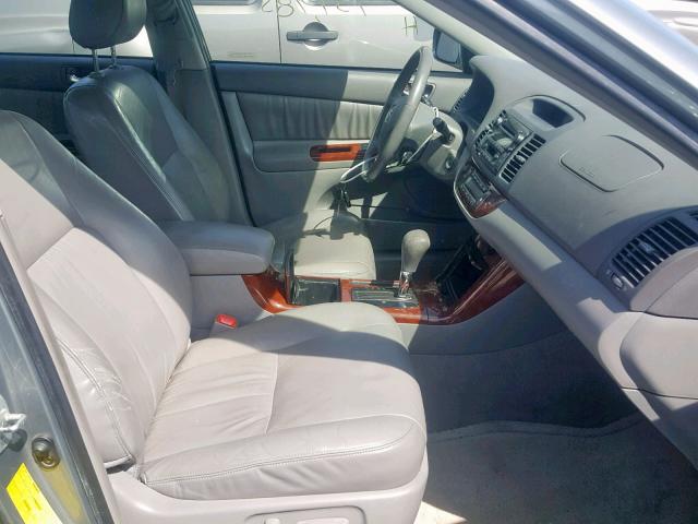 JTDBE30K263063380 - 2006 TOYOTA CAMRY XLE SILVER photo 5