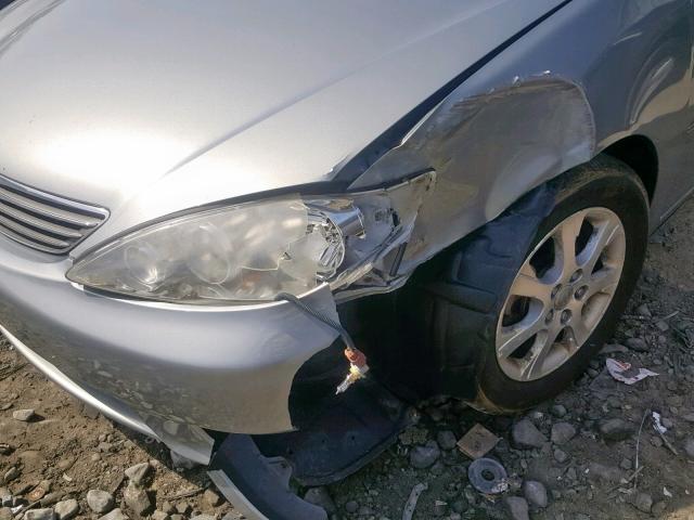 JTDBE30K263063380 - 2006 TOYOTA CAMRY XLE SILVER photo 9