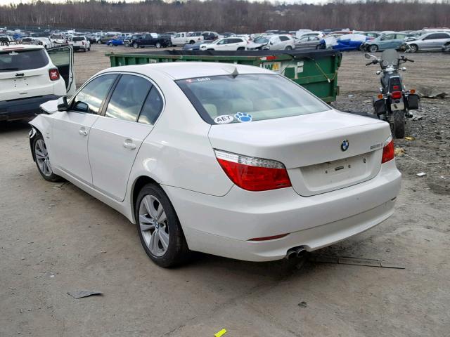 WBANV1C5XAC442947 - 2010 BMW 528 XI WHITE photo 3