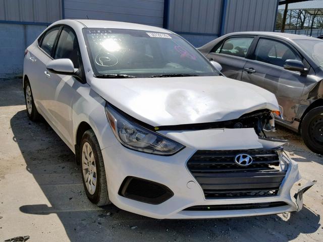 3KPC24A34JE032983 - 2018 HYUNDAI ACCENT SE WHITE photo 1