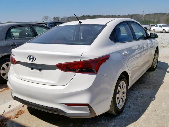 3KPC24A34JE032983 - 2018 HYUNDAI ACCENT SE WHITE photo 4