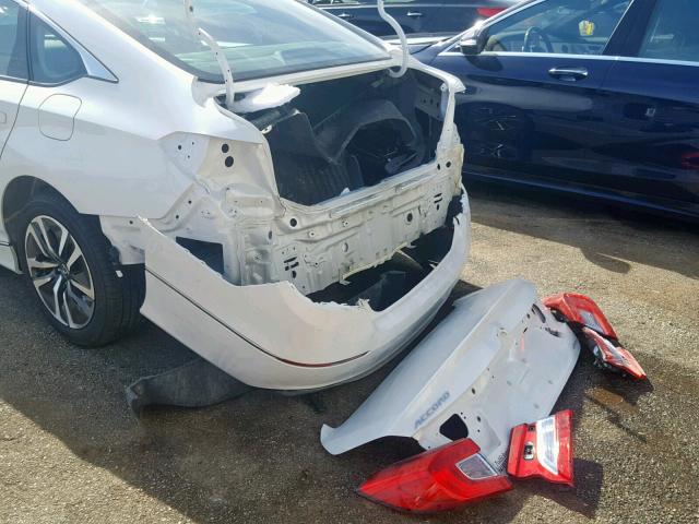 1HGCV3F68JA007755 - 2018 HONDA ACCORD HYB WHITE photo 9