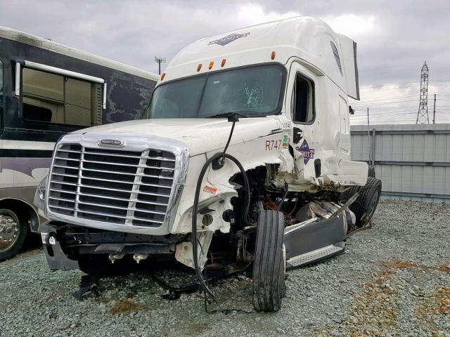 3AKJGLD54GSGT9255 - 2016 FREIGHTLINER CASCADIA 1 WHITE photo 2