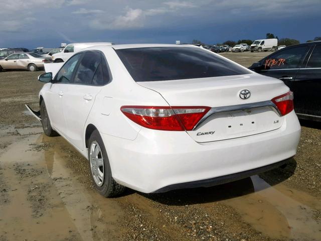 4T4BF1FK0FR493901 - 2015 TOYOTA CAMRY LE WHITE photo 3