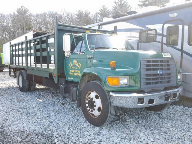 1FDNF80C0VVA06805 - 1997 FORD F800 GREEN photo 1