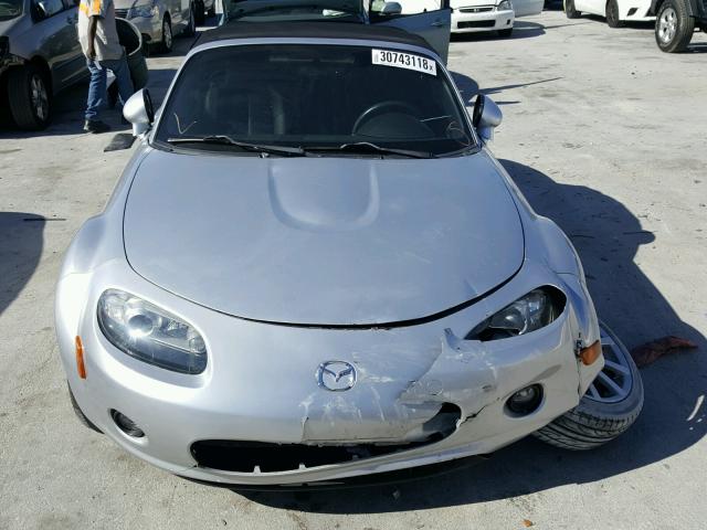 JM1NC25F860113404 - 2006 MAZDA MX-5 MIATA SILVER photo 9