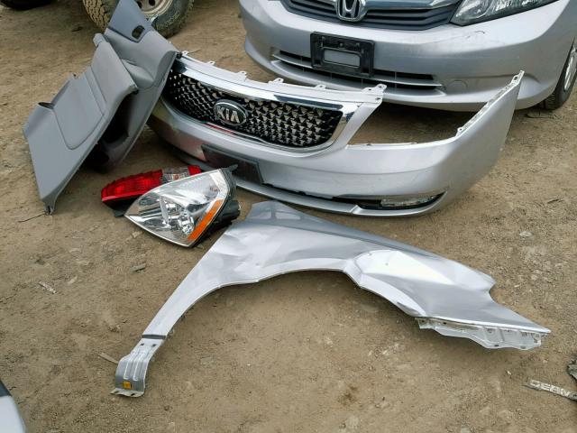 KNDMG4C75E6538050 - 2014 KIA SEDONA LX SILVER photo 9