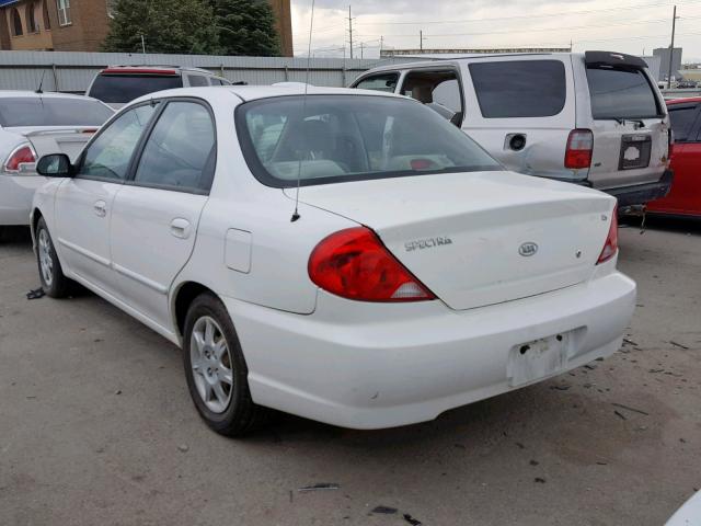 KNAFB121925126540 - 2002 KIA SPECTRA BA WHITE photo 3